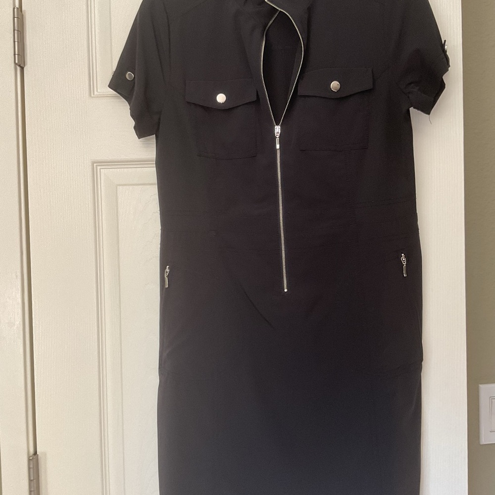 Chic Black Zippered Dress with Pockets